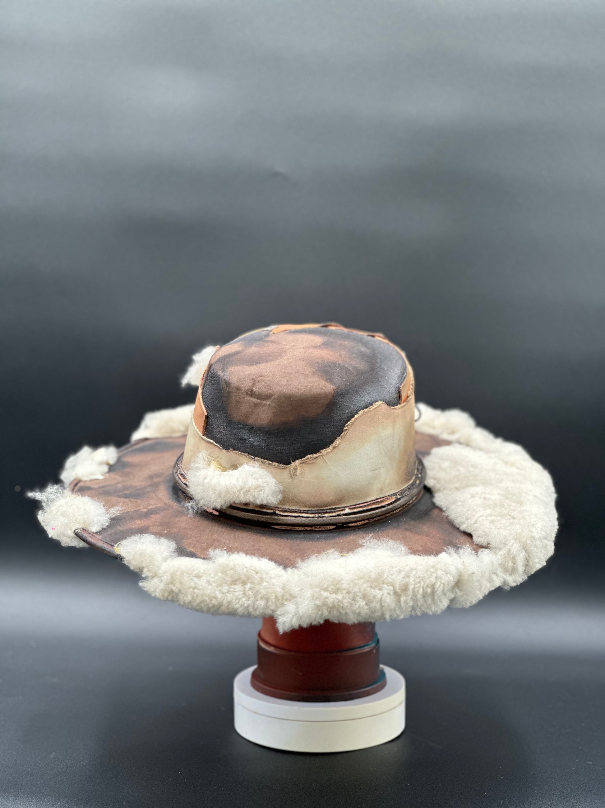 Back view of the Dinamarca Caramel Cordobés Hat, showing the full design and details from the rear.