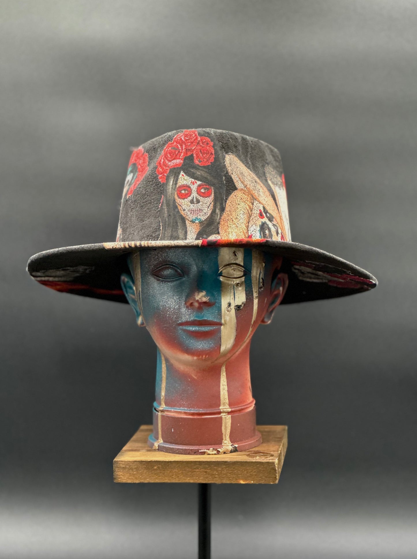 Mazatlán Black Suede Arrow Hat on a mannequin head, showcasing the hat's adventurous style and unique design.