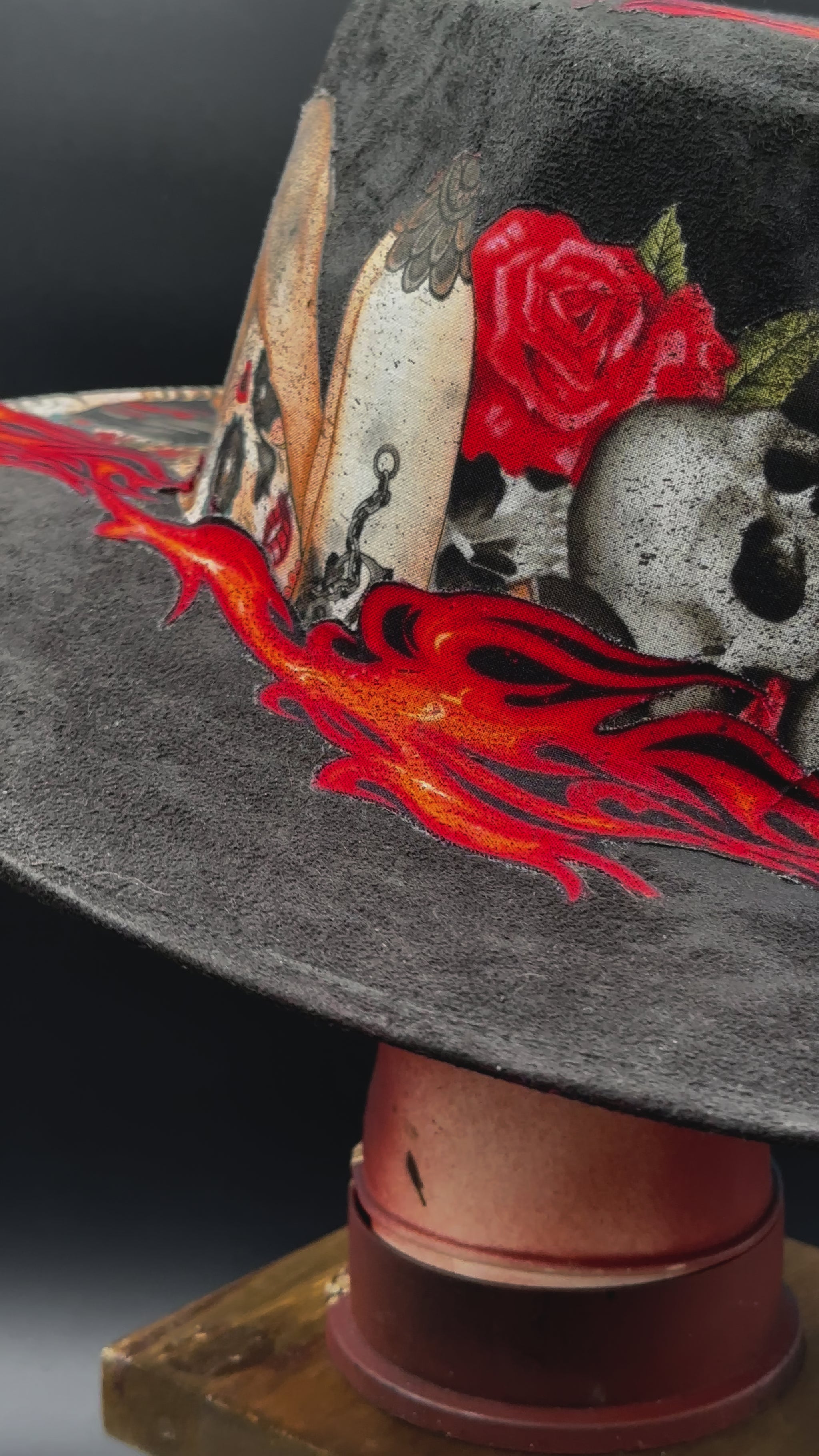 360-degree video of the Mazatlán Black Suede Arrow Hat rotating on a mannequin head, showcasing the hat's full design, black suede texture, and arrow design from all angles.